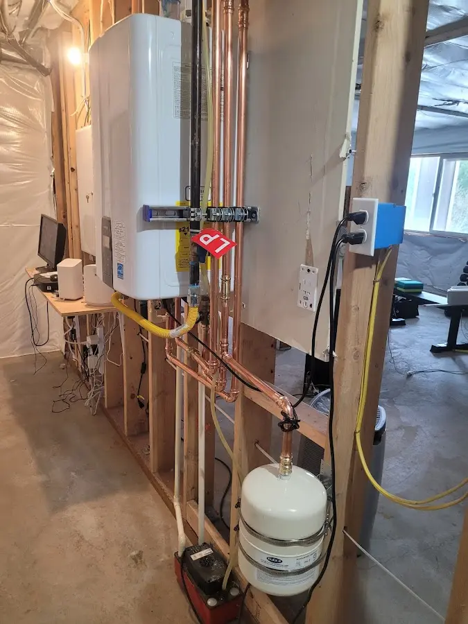 Licensed plumber repairing a kitchen sink in Hollywood